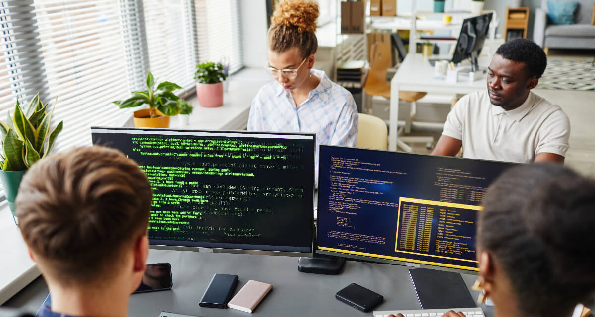 Vale a pena aprender programação em 2026? Mitos e verdades